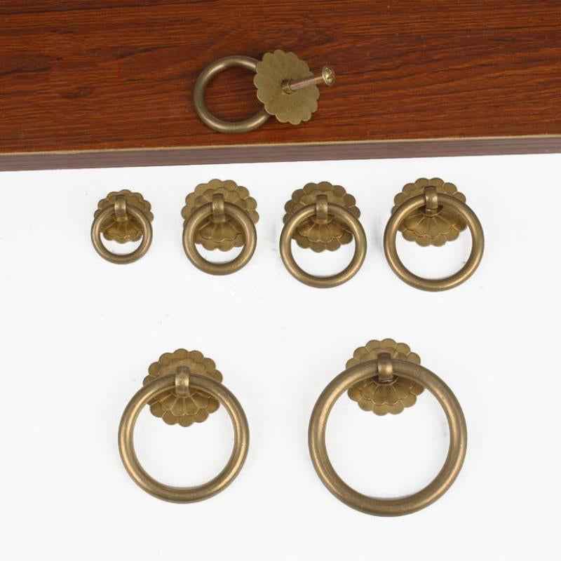 Antique Brass Cabinet Knobs Pulls for Kitchen Drawers and Dresser Cupboards - FocusHardware