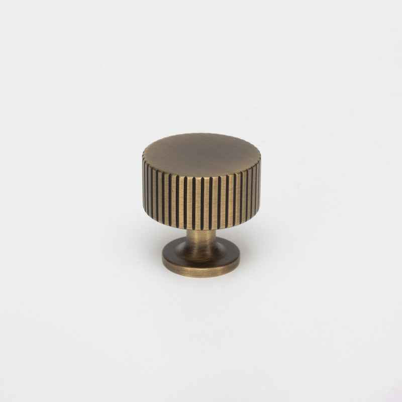 Antique Brass Cabinet Handles for Kitchen Cabinets, Vintage Drawer Pulls & Furniture Dresser Door Knob Handles - FocusHardware