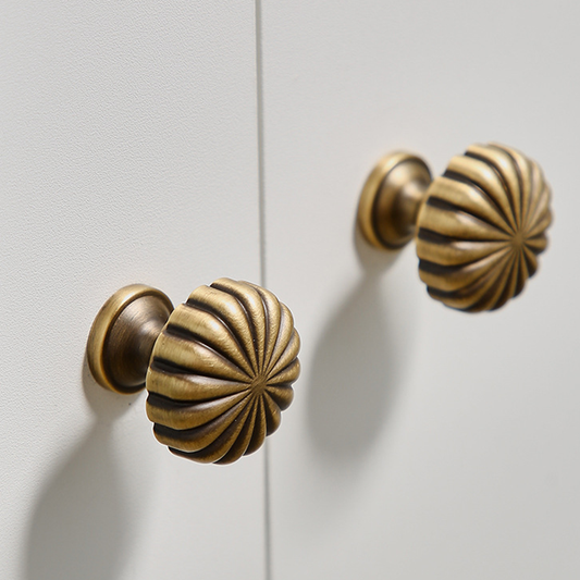 Antique Brass Cabinet Knobs for Vintage Drawers and Dresser Pulls - Stylish Wardrobe Handles - FocusHardware